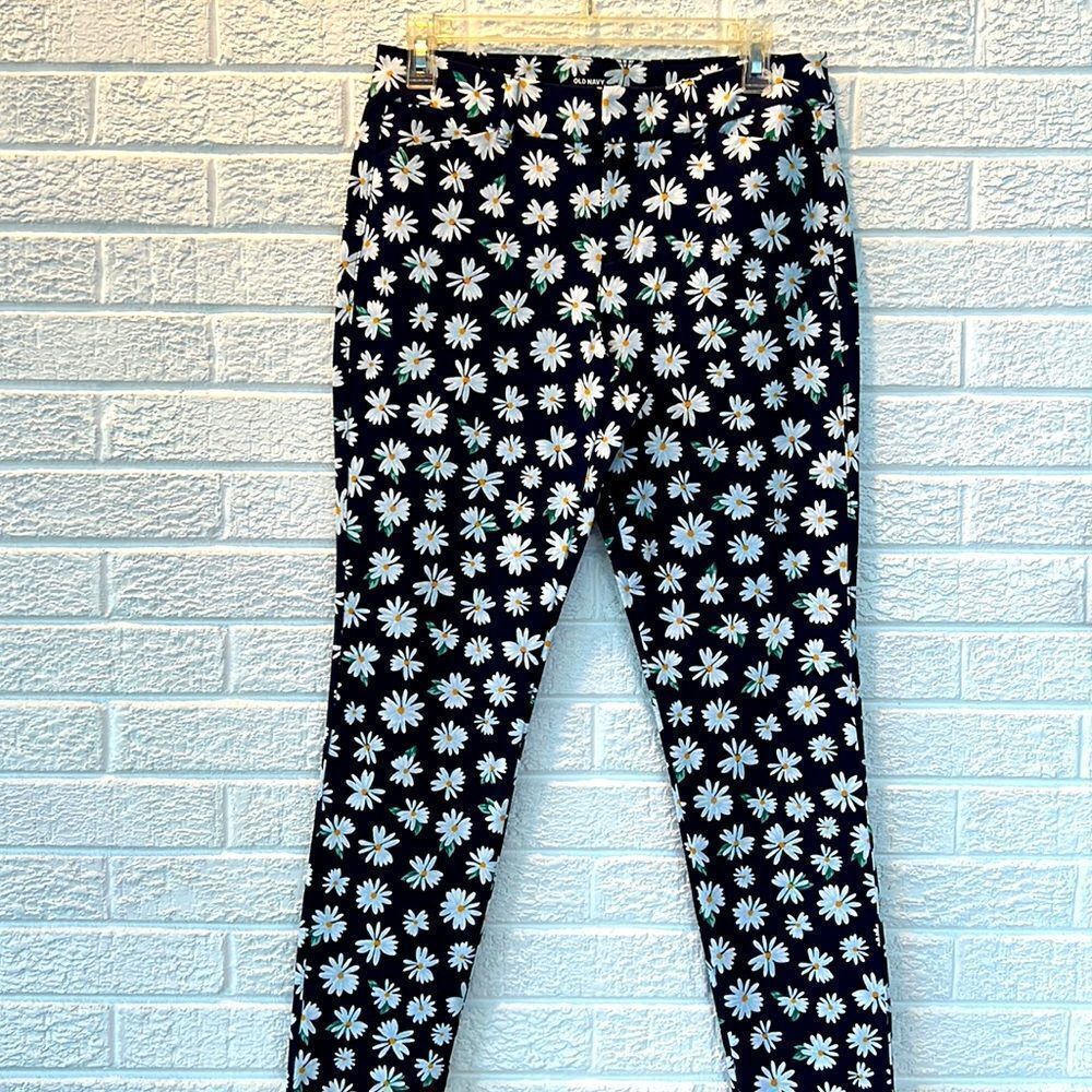 NWOT Old Navy Stretched Ankle Pants Size 4